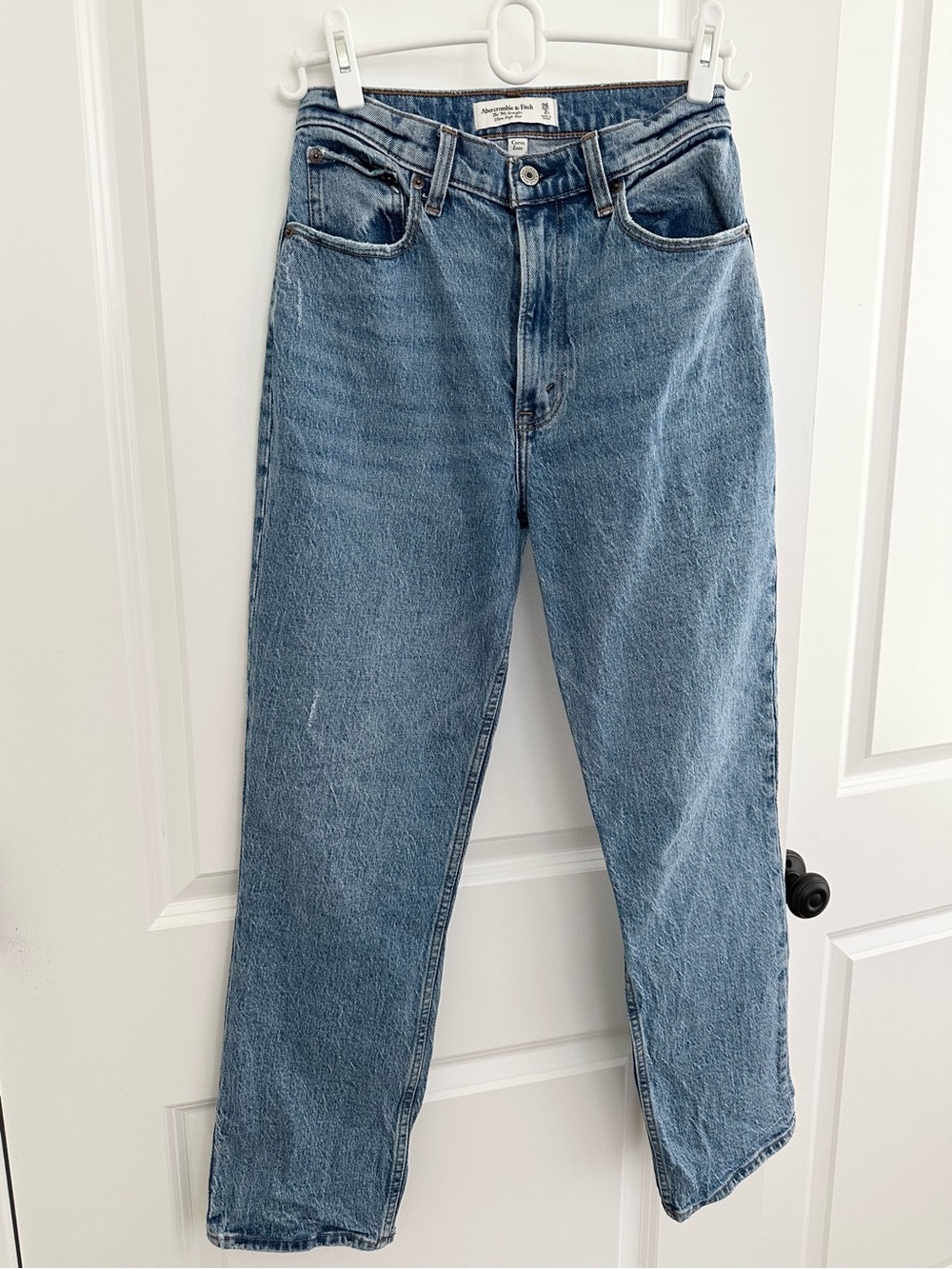 Abercrombie The 90s Straight Ultra High Rise Curve Love Jeans -Medium Wash Denim